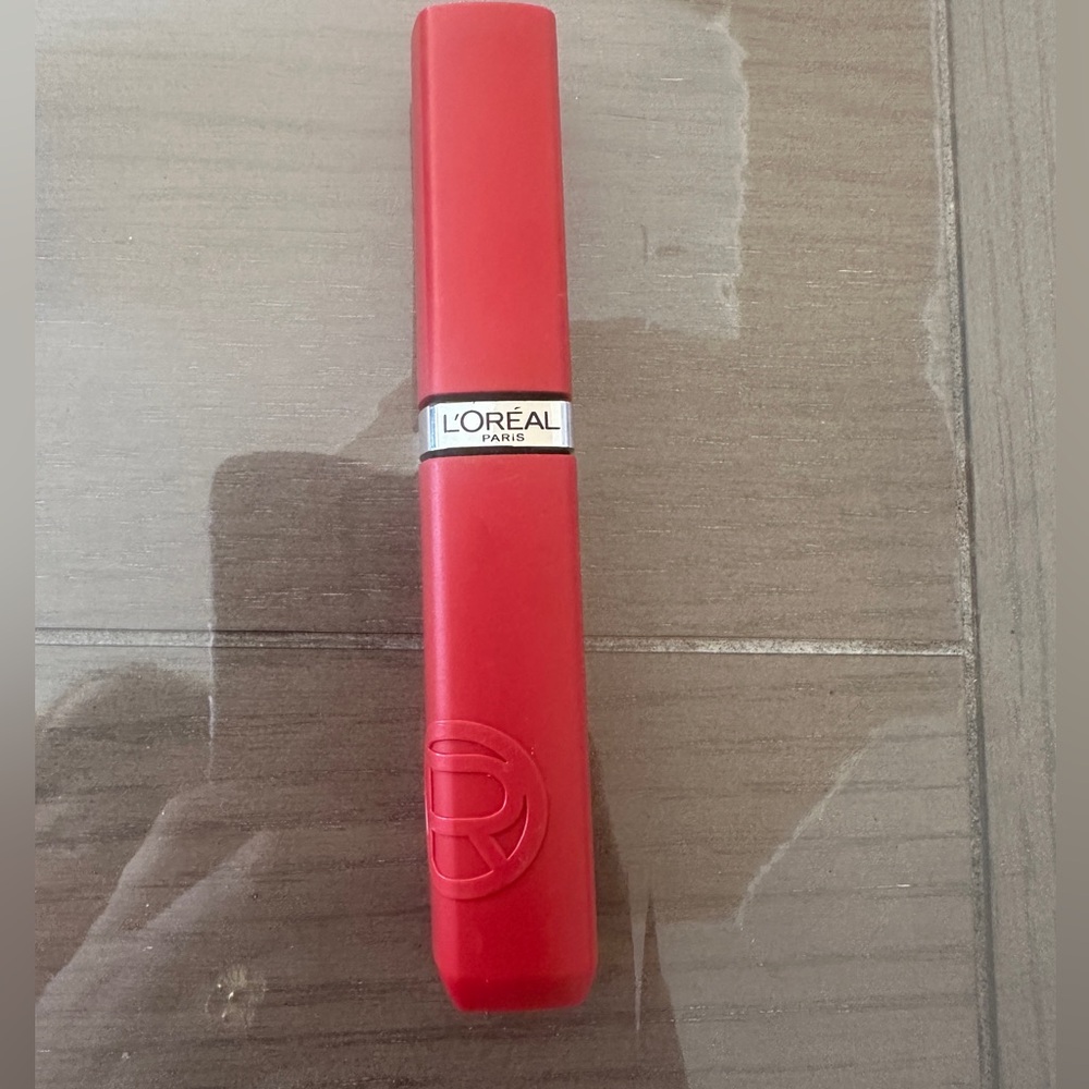 L’Oréal red lipstick